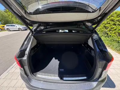 BMW X1 xDrive18d Sport Line — SUV compact diesel performant, entretien premium — Innenraum