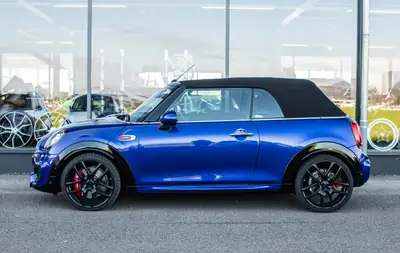 MINI Cabrio Cooper JCW — Cabriolet sportif 231 ch, garantie 24 mois — side view