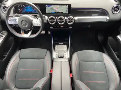 Mercedes-Benz GLB 35 AMG — SUV compact haute performance, 36 500 km seulement — Miniature 9