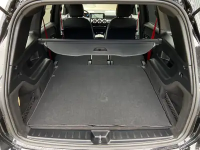 Mercedes-Benz GLB 35 AMG — SUV compact haute performance, 36 500 km seulement — Miniature 12