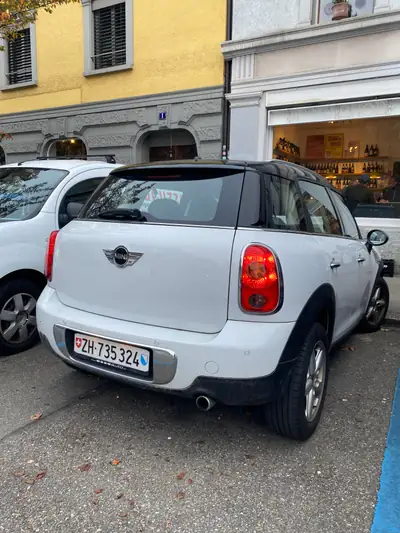 MINI Countryman Cooper FWD — Compacité urbaine et polyvalence en 5 portes — vista esterna