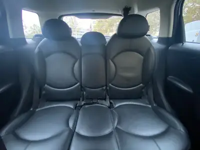 MINI Countryman Cooper FWD — Compacité urbaine et polyvalence en 5 portes — vista posteriore