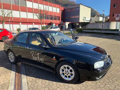 Alfa Romeo 156 2.5 V6 24V — Berline italienne élégante, moteur noble 192 ch — côté