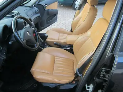 Alfa Romeo 156 2.5 V6 24V — Berline italienne élégante, moteur noble 192 ch — détail