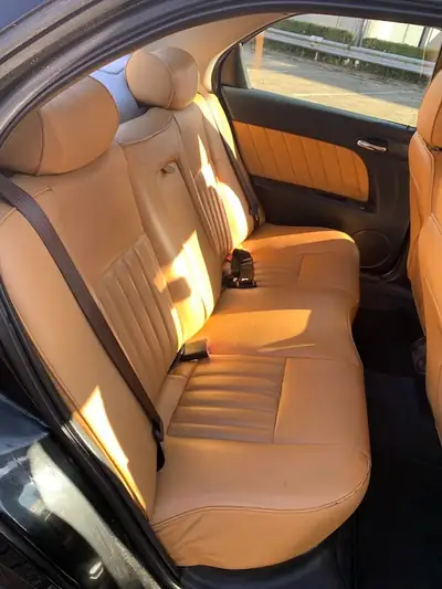Alfa Romeo 156 2.5 V6 24V — Berline italienne élégante, moteur noble 192 ch — Miniature 9