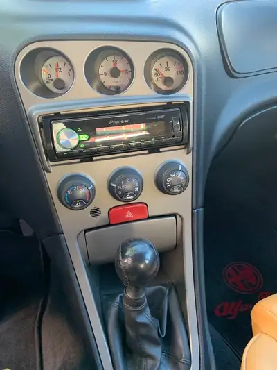 Alfa Romeo 156 2.5 V6 24V — Berline italienne élégante, moteur noble 192 ch — Miniature 11