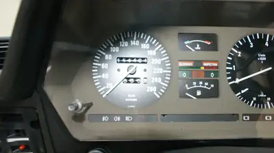 BMW 635 CSI — Coupé sportif années 80, 218 ch et seulement 114'000 km — Miniatura 8