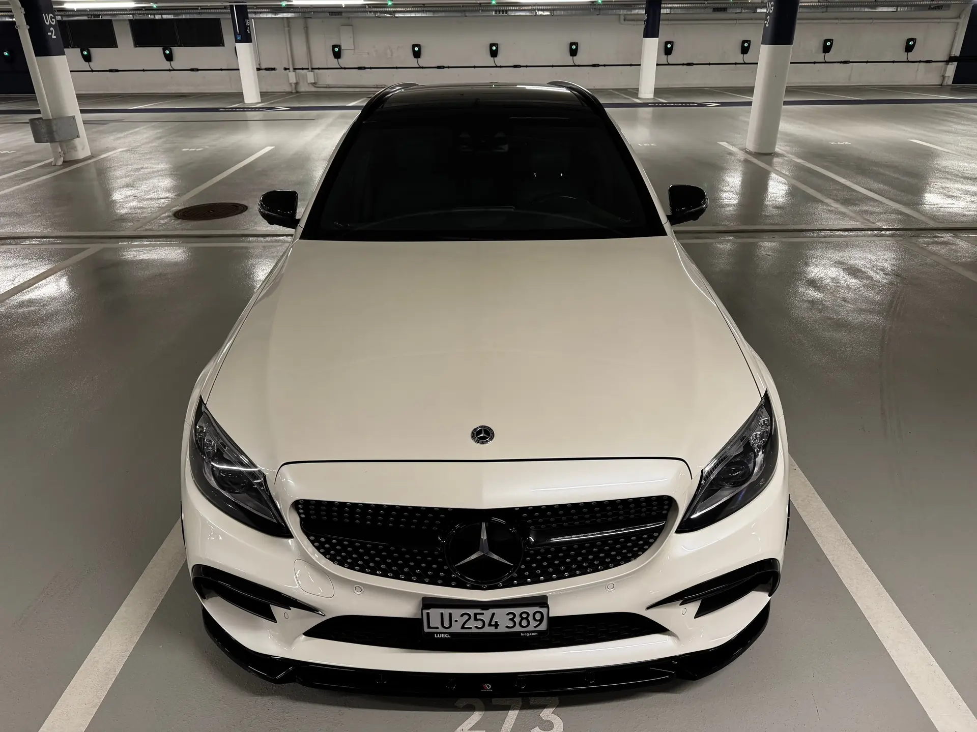 Mercedes-Benz C 200 Swiss Star AMG Line — Break hybride rechargeable, 4 roues motrices, équipement premium — vista esterna