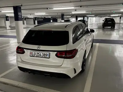 Mercedes-Benz C 200 Swiss Star AMG Line — Break hybride rechargeable, 4 roues motrices, équipement premium — interni