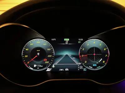 Mercedes-Benz C 200 Swiss Star AMG Line — Break hybride rechargeable, 4 roues motrices, équipement premium — Miniatura 12