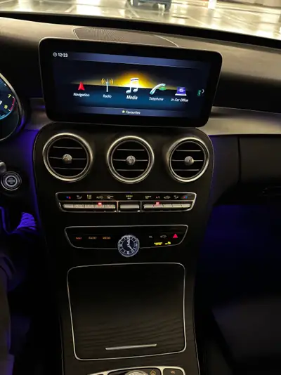 Mercedes-Benz C 200 Swiss Star AMG Line — Break hybride rechargeable, 4 roues motrices, équipement premium — Miniatura 11