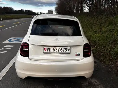 Fiat 500 Electric Swiss Edition — Citadine électrique, 17'000 km, comme neuve — vista posteriore