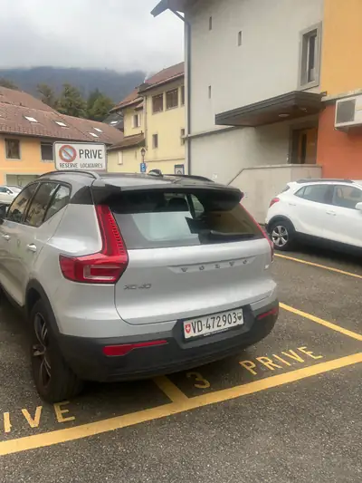 Volvo XC40 T5 TwE R-Design — SUV hybride rechargeable, 48 500 km seulement — Armaturenbrett