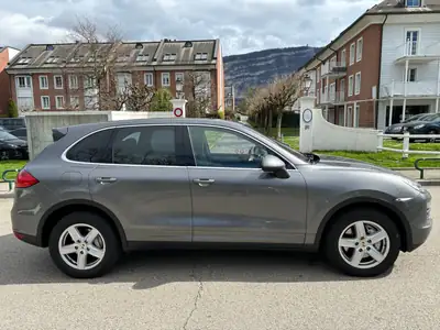 Porsche Cayenne 3.0 V6 S Hybrid — SUV de prestige, motorisation écologique et puissante — Heckansicht