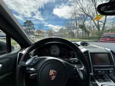 Porsche Cayenne 3.0 V6 S Hybrid — SUV de prestige, motorisation écologique et puissante — Armaturenbrett