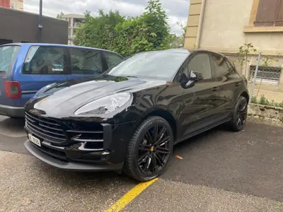 Porsche Macan S PDK — SUV sportif 354 ch, transmission automatique, sans sinistre — exterior view