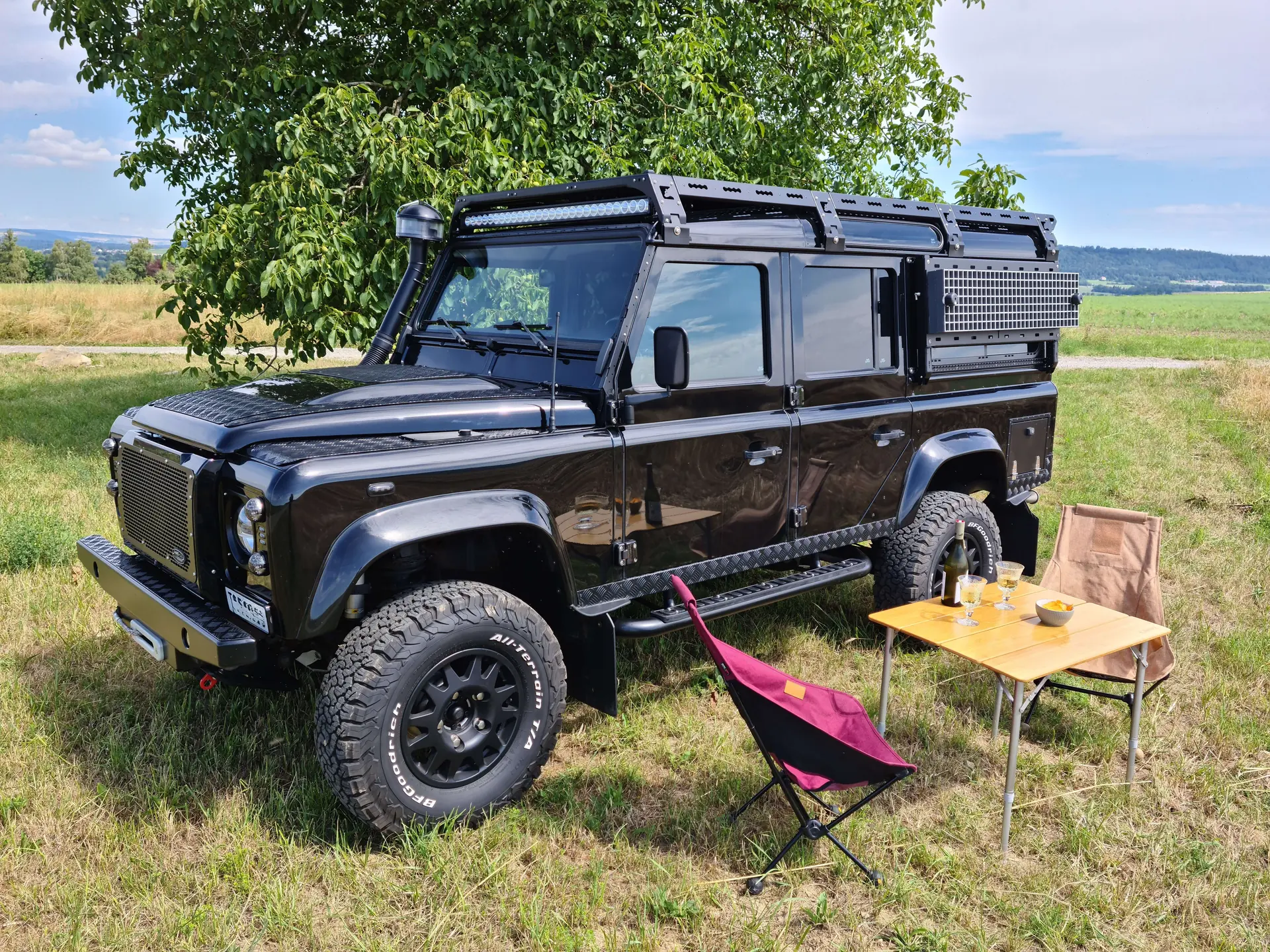 Land Rover Defender 110 2.2 TD4 — L'aventurier robuste, moteur diesel fiable — vista esterna
