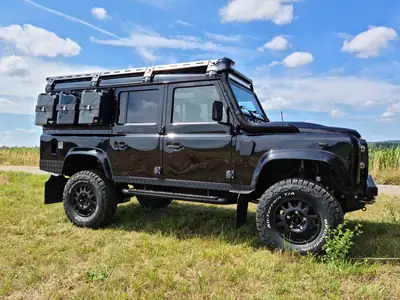 Land Rover Defender 110 2.2 TD4 — L'aventurier robuste, moteur diesel fiable — interni