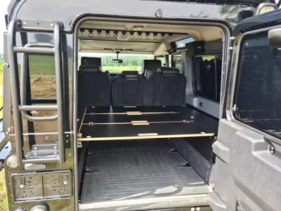 Land Rover Defender 110 2.2 TD4 — L'aventurier robuste, moteur diesel fiable — Miniatura 9