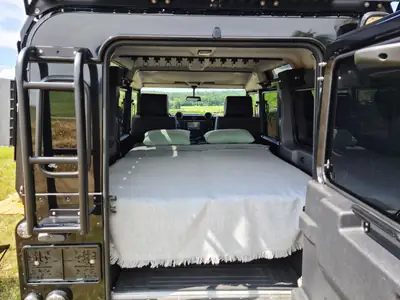 Land Rover Defender 110 2.2 TD4 — L'aventurier robuste, moteur diesel fiable — Miniatura 10
