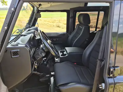 Land Rover Defender 110 2.2 TD4 — L'aventurier robuste, moteur diesel fiable — Miniatura 12