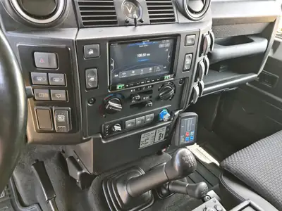 Land Rover Defender 110 2.2 TD4 — L'aventurier robuste, moteur diesel fiable — Miniatura 15