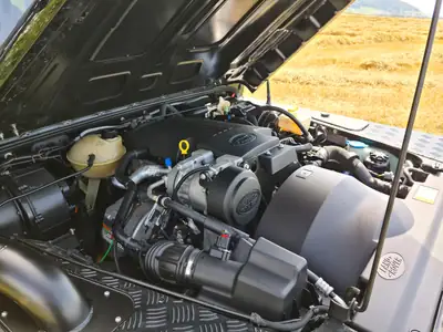Land Rover Defender 110 2.2 TD4 — L'aventurier robuste, moteur diesel fiable — Miniatura 17