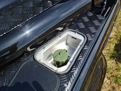 Land Rover Defender 110 2.2 TD4 — L'aventurier robuste, moteur diesel fiable — Miniatura 19
