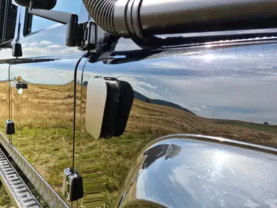 Land Rover Defender 110 2.2 TD4 — L'aventurier robuste, moteur diesel fiable — Miniatura 21