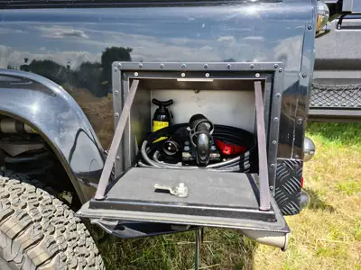 Land Rover Defender 110 2.2 TD4 — L'aventurier robuste, moteur diesel fiable — Miniatura 23