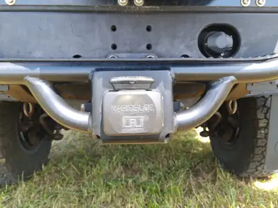 Land Rover Defender 110 2.2 TD4 — L'aventurier robuste, moteur diesel fiable — Miniatura 26
