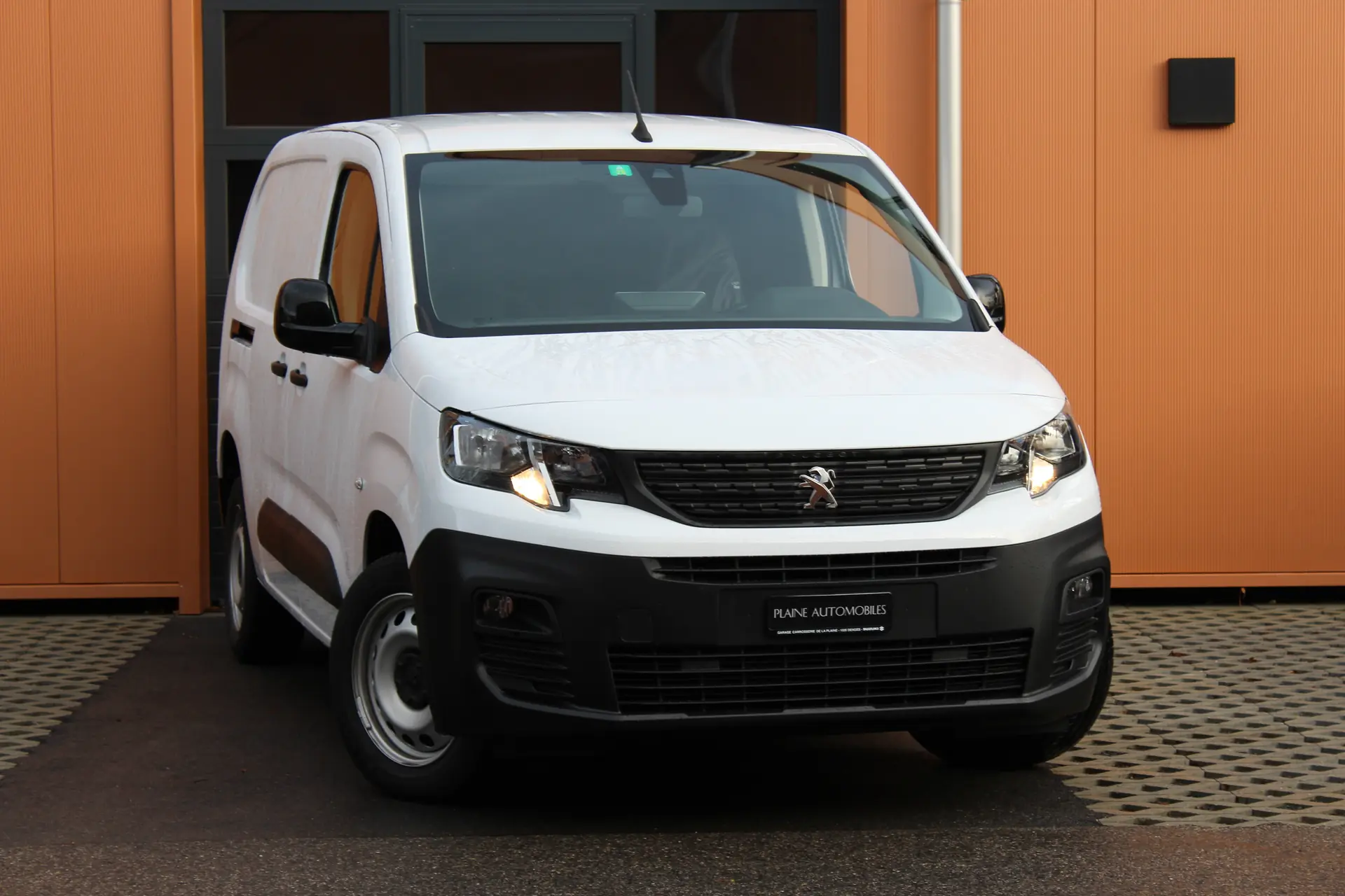 Peugeot Partner 1.5 Blue HDi Premium — Utilitaire compact 3 places, faible consommation et porte coulissante