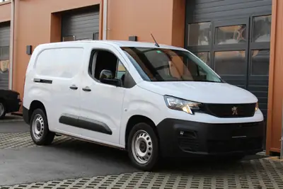 Peugeot Partner 1.5 Blue HDi Premium — Utilitaire compact 3 places, faible consommation et porte coulissante — vista posteriore