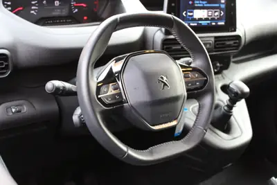 Peugeot Partner 1.5 Blue HDi Premium — Utilitaire compact 3 places, faible consommation et porte coulissante — Miniatura 11