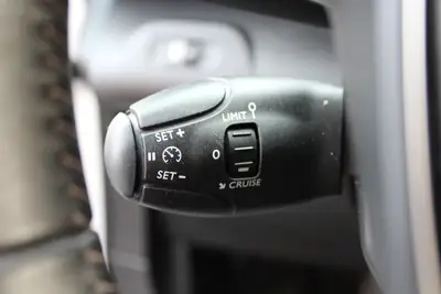 Peugeot Partner 1.5 Blue HDi Premium — Utilitaire compact 3 places, faible consommation et porte coulissante — Miniatura 12