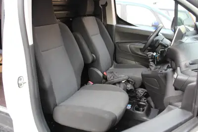 Peugeot Partner 1.5 Blue HDi Premium — Utilitaire compact 3 places, faible consommation et porte coulissante — Miniatura 15