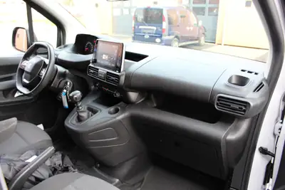 Peugeot Partner 1.5 Blue HDi Premium — Utilitaire compact 3 places, faible consommation et porte coulissante — Miniatura 14