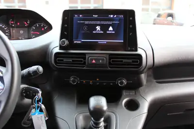 Peugeot Partner 1.5 Blue HDi Premium — Utilitaire compact 3 places, faible consommation et porte coulissante — Miniatura 19