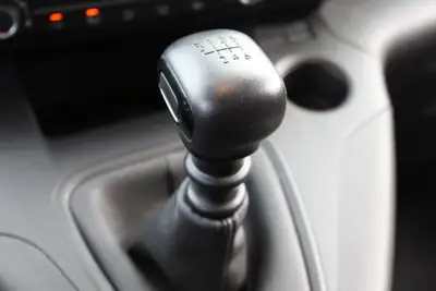 Peugeot Partner 1.5 Blue HDi Premium — Utilitaire compact 3 places, faible consommation et porte coulissante — Miniatura 27