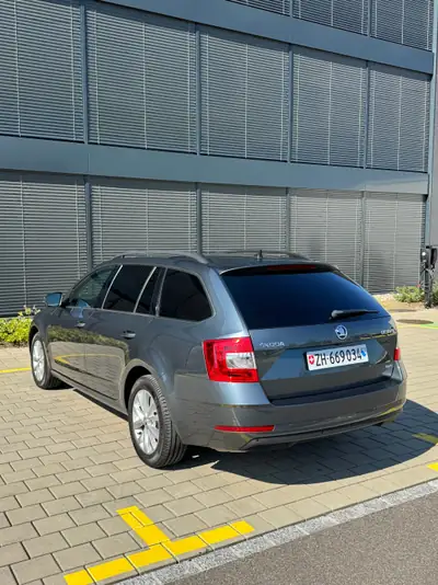 Skoda Octavia Combi 2.0 TDI 4x4 — Monospace polyvalent, motorisation robuste — Heckansicht