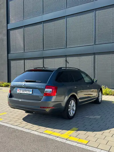 Skoda Octavia Combi 2.0 TDI 4x4 — Monospace polyvalent, motorisation robuste — Innenraum