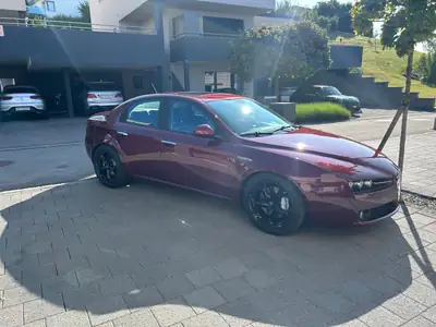Alfa Romeo 159 — Berline sportive 260 ch, sans sinistre, teinte Bordeaux exclusive — interni