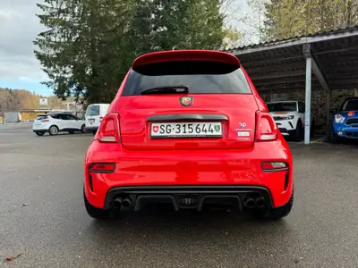 Fiat 595 Abarth Competizione — Sportive 180 ch, design iconique et consommation maîtrisée — interni
