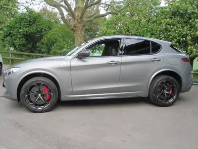 Alfa Romeo Stelvio Quadrifoglio V6 510 ch — Série spéciale N-Ring, rare et prestigieuse — vista posteriore
