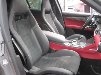 Alfa Romeo Stelvio Quadrifoglio V6 510 ch — Série spéciale N-Ring, rare et prestigieuse — Miniatura 10