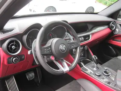 Alfa Romeo Stelvio Quadrifoglio V6 510 ch — Série spéciale N-Ring, rare et prestigieuse — Miniatura 14