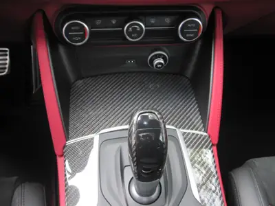 Alfa Romeo Stelvio Quadrifoglio V6 510 ch — Série spéciale N-Ring, rare et prestigieuse — Miniatura 16