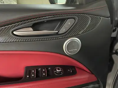 Alfa Romeo Stelvio Quadrifoglio V6 510 ch — Série spéciale N-Ring, rare et prestigieuse — Miniatura 17