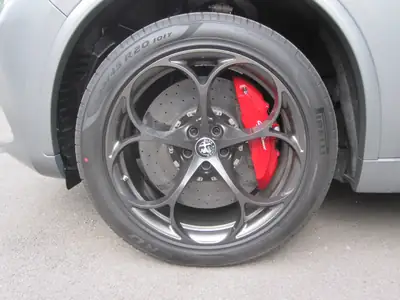 Alfa Romeo Stelvio Quadrifoglio V6 510 ch — Série spéciale N-Ring, rare et prestigieuse — Miniatura 20
