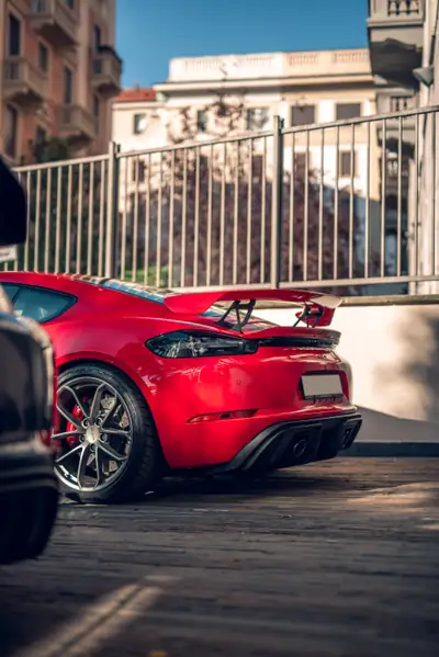 Porsche 718 Cayman GT4 PDK — Coupé sportif 420 ch, très faible kilométrage — Heckansicht